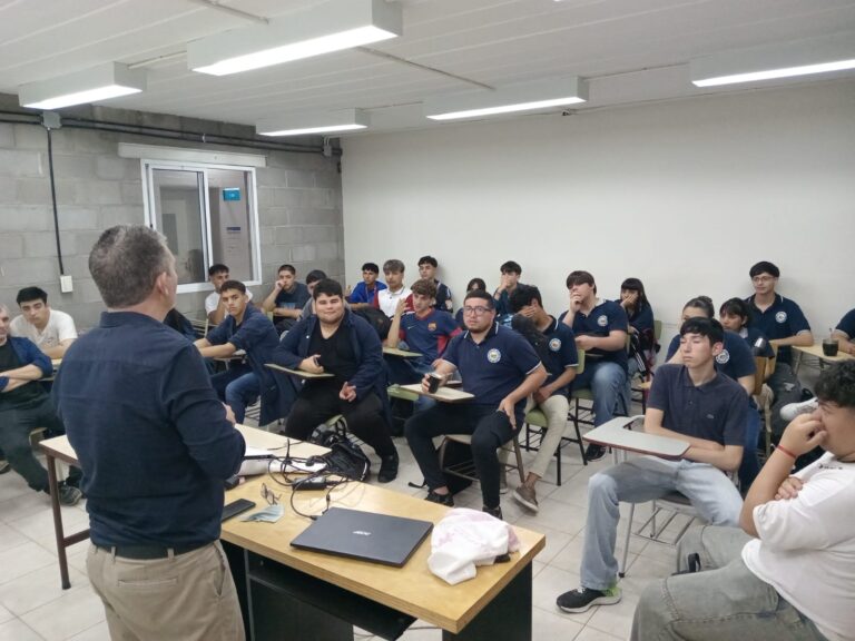 Visita de la Secundaria Técnica N.º 6 de Plátanos-2