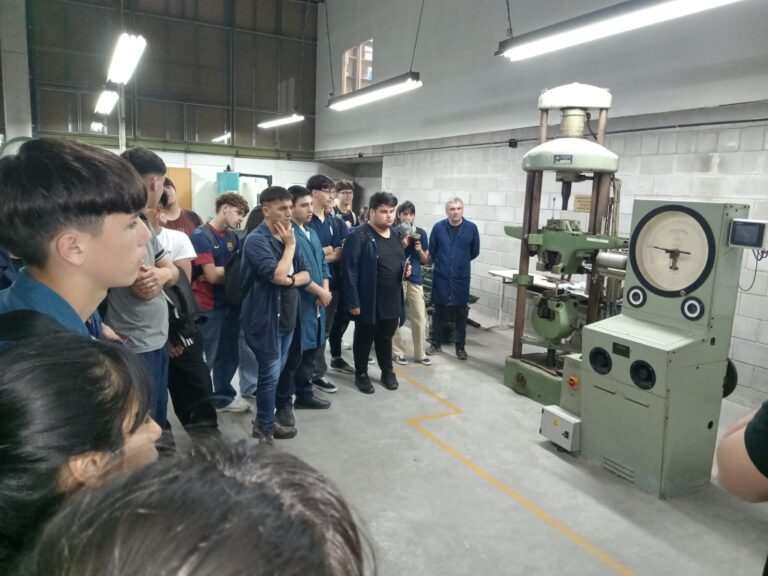 Visita de la Secundaria Técnica N.º 6 de Plátanos-3